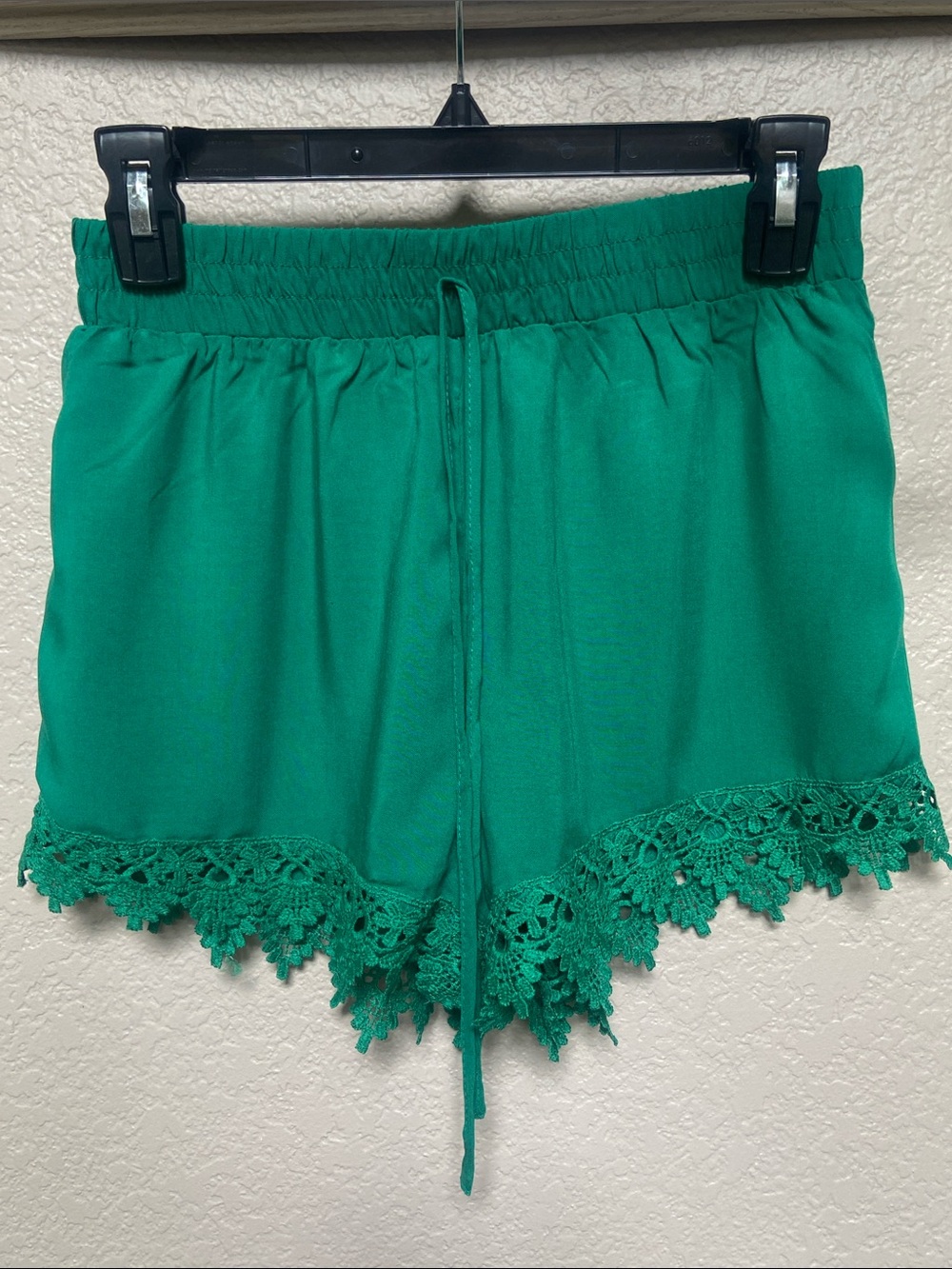 Sale 2/$10* Kelly green shorts with crocheted hem. Size S / Ambiance apparel.